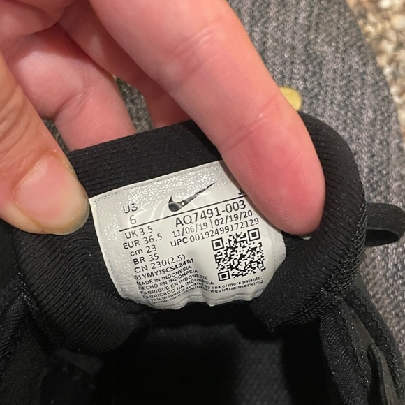 Womens Nike Flex TR9 Black with Gold Athletic Sneakers Shoes - Picture 7 of 7